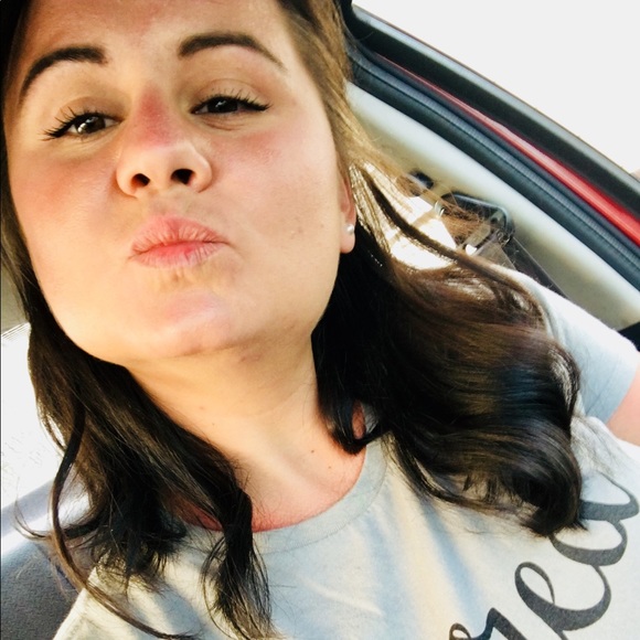 Meet your Posher, Danielle - Picture 1 of 1